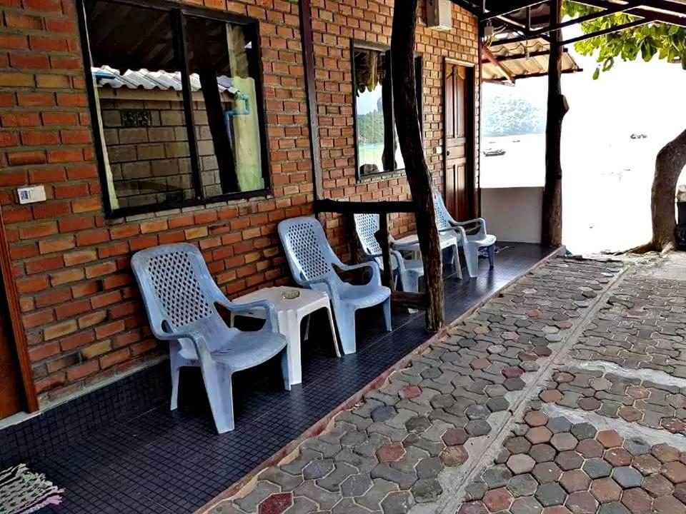 Dalum Beachhouse Phi Phi Islands Exterior photo
