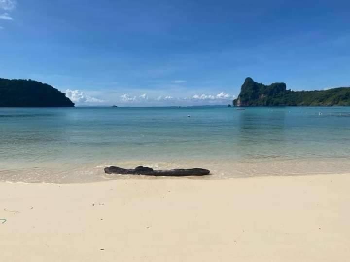 Dalum Beachhouse Phi Phi Islands Exterior photo