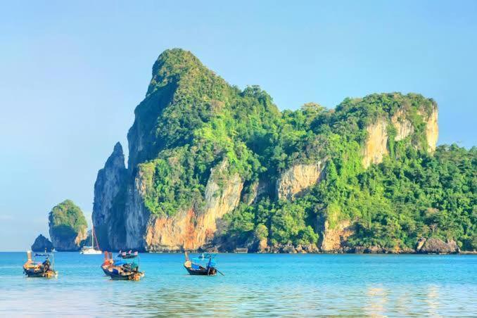 Dalum Beachhouse Phi Phi Islands Exterior photo
