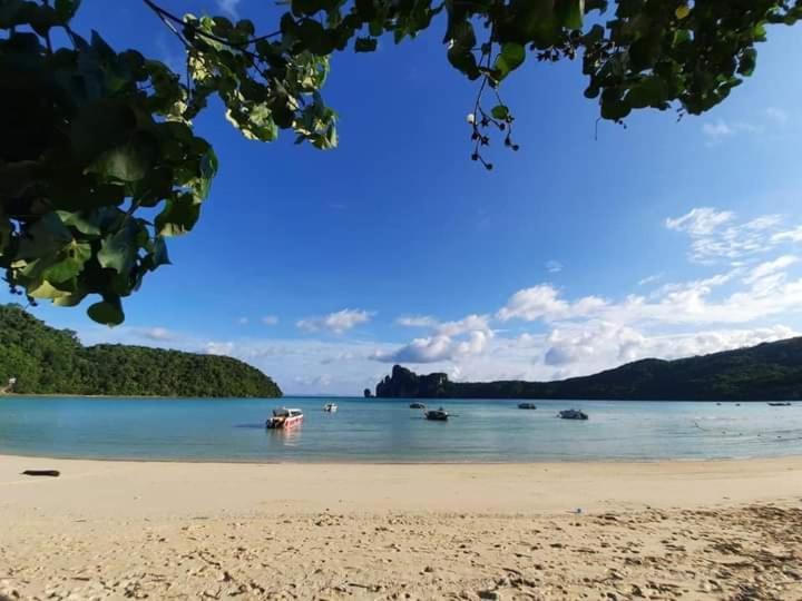 Dalum Beachhouse Phi Phi Islands Exterior photo