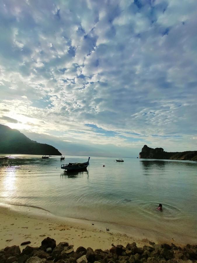 Dalum Beachhouse Phi Phi Islands Exterior photo